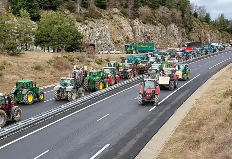 manifestation  agriculteur tracteur blocage autoroute