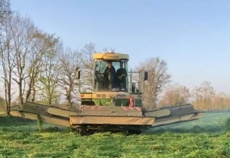 faucheuse automotrice prairie foin ensilage