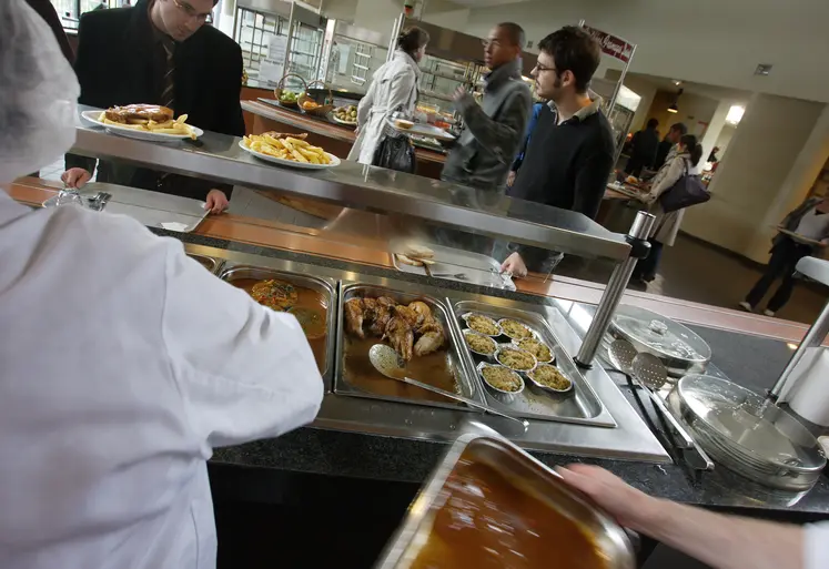 etudiants restaurant universitaire
