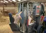 Avant l'arrivée du pédicure bovin, l'éleveur doit prévoir un espace suffisant, facile d'accès et à l'abri pour apposer la cage de parage. 