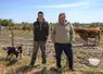 Jean-Noël Gémon et Fabien Milliéroux (dans l’élevage de ce dernier à Royan) adhèrent au dispositif Eleveur et Engagé.