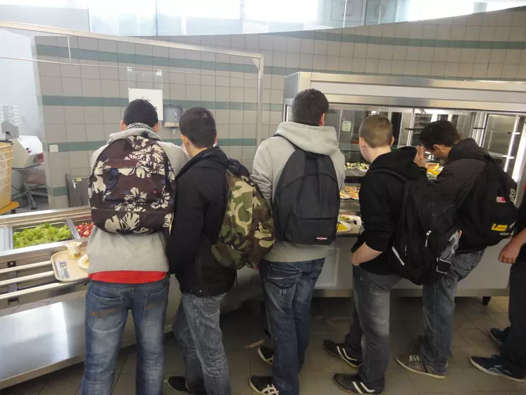 cantine scolaire dans un lycée