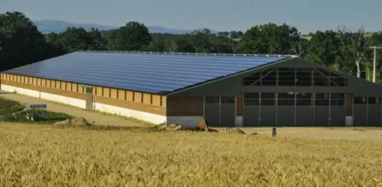 Outre leur fonction habituelle de logement, la plupart des bâtiments de demain produiront certainement de l’énergie sous une forme ou une autre. La petite méthanisation pourrait être une des voies d’avenir.