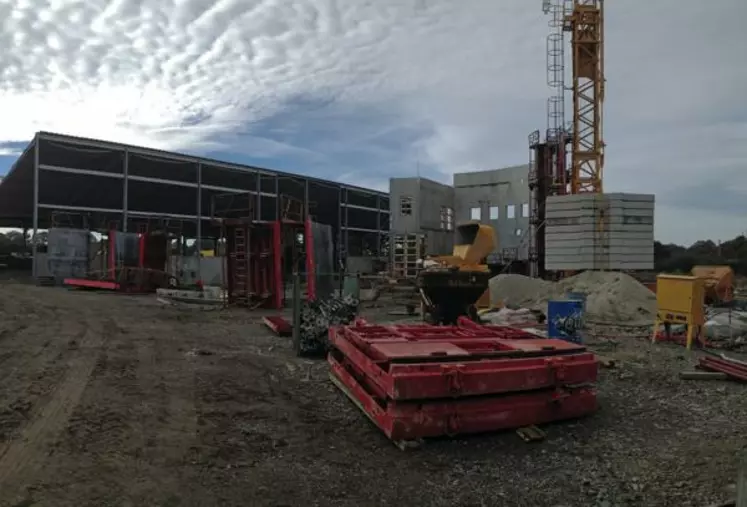 Le nouveau bâtiment est sorti
de terre cet automne et les travaux se poursuivront tout au long
de l’hiver.