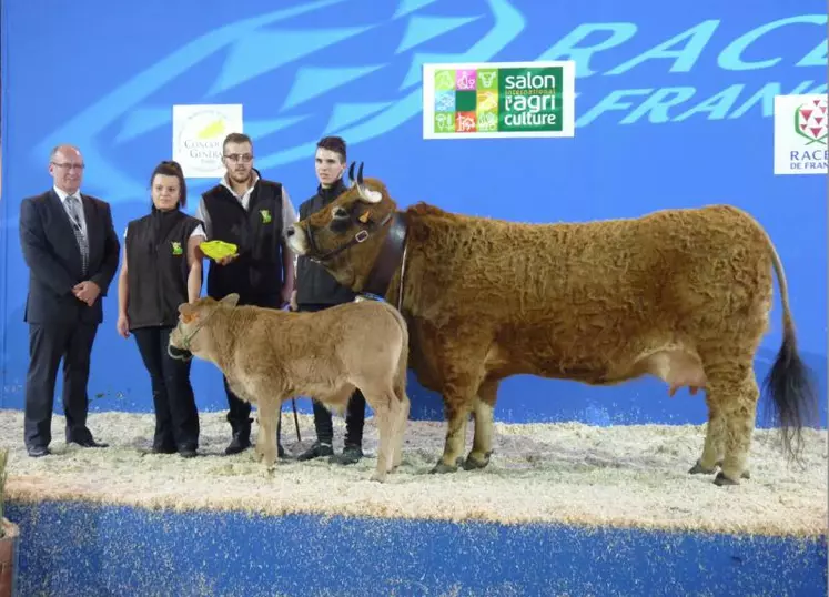 Champion femelle : Frezade à Jean-Marie Vidalenc (Cantal)