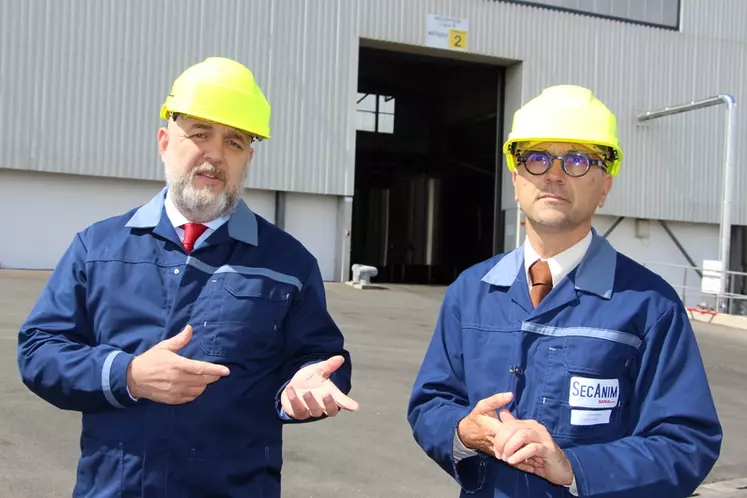 Romain Guyon (à gauche) et Stéphane Maurel. L’usine de Benet emploie 85 personnes sur place (164 avec les chauffeurs) et recrute en permanence, même si le turn-over est limité.  © V. Bargain