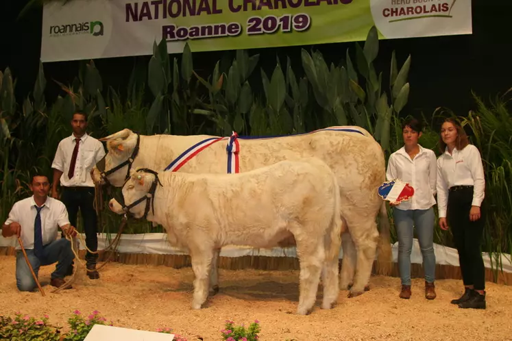 -	Grand prix de championnat femelles : Joconde au Gaec Clame-Andriot (Allier)  © F. d'Alteroche