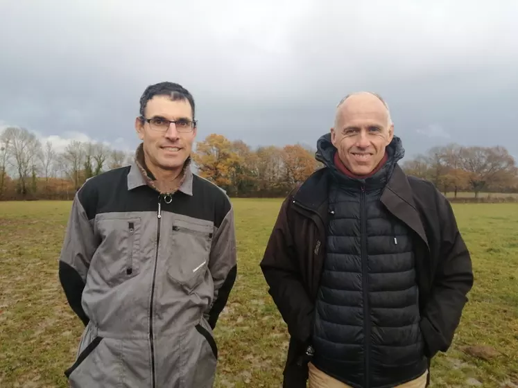 Cédric Pelletier et Jean-Marie Guéret. Cédric fait partie depuis 2010 du réseau d’élevage Inosys de l’Institut de l’élevage.