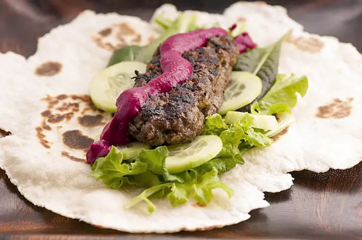 plat iranien avec viande bovine