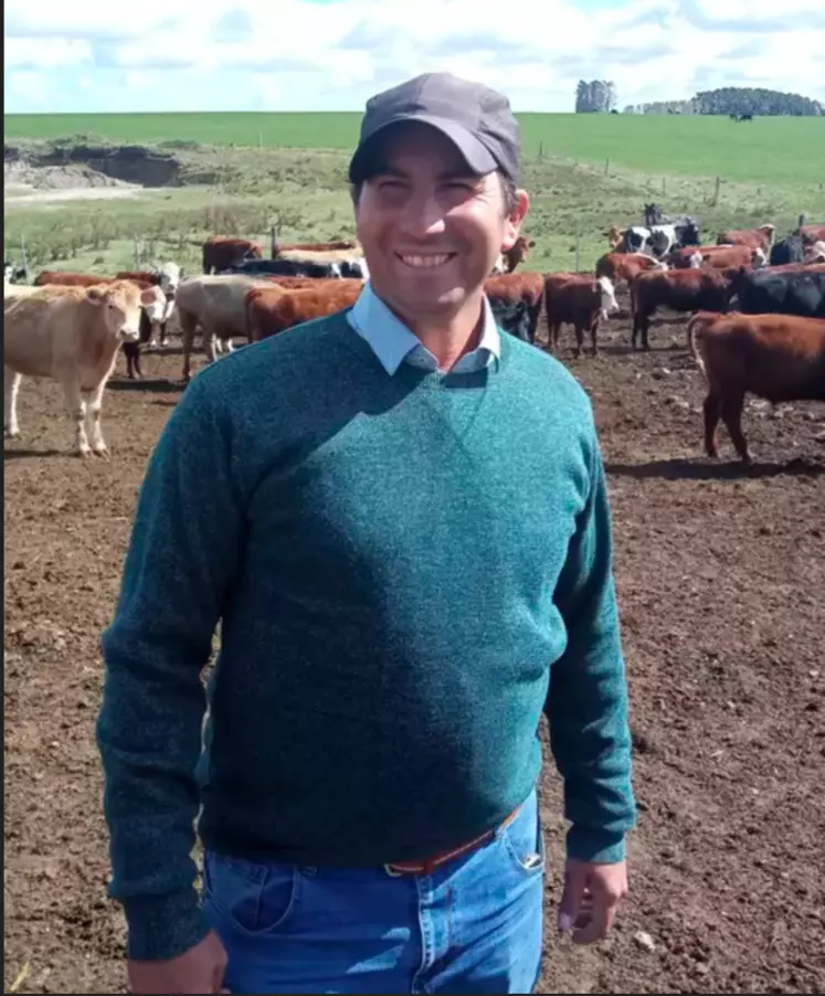 Daniel Cutinella finit environ 600 bovins par an sur son feed-lot propre. Il achète ses bouvillons à 250-350 kg qu’il emmène à 480-500 kg pour les mâles et 400-420 kg pour les femelles.