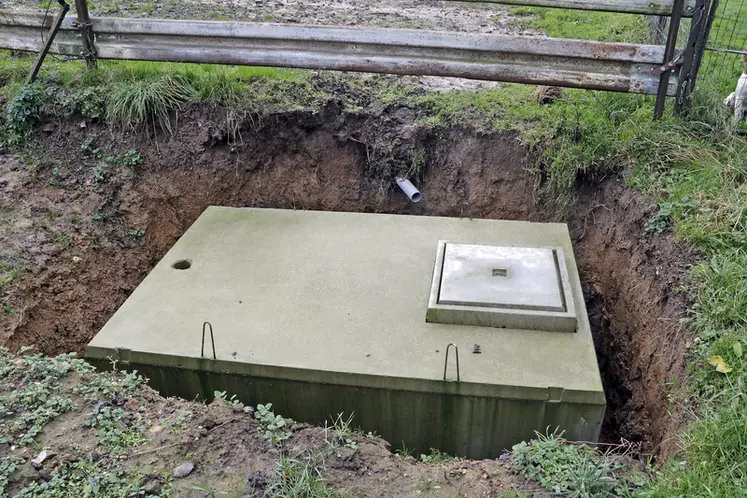 Pour éviter le mélange avec les eaux usées, les jus de pédiluve sont récupérés dans une cuve de 4000 litres, installée cet hiver. 