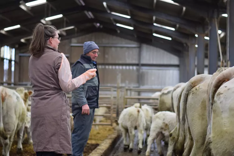 En conventionnement, il n’y a pas de paiement à l’acte, mais une cotisation annuelle globale. La relation entre éleveur et vétérinaire est modifiée : tous deux sont partenaires de la santé des animaux.