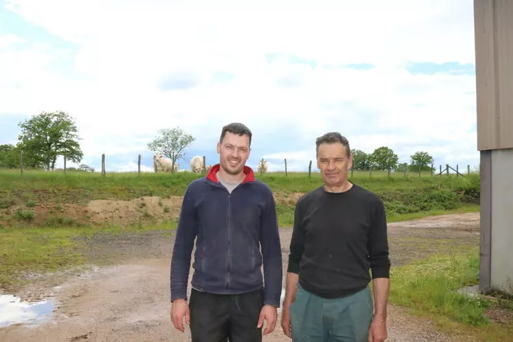 Olivier et Jean-Paul Pageot, éleveurs dans les Côtes d'Or, partagent la conception de leur matériel fait-maison.