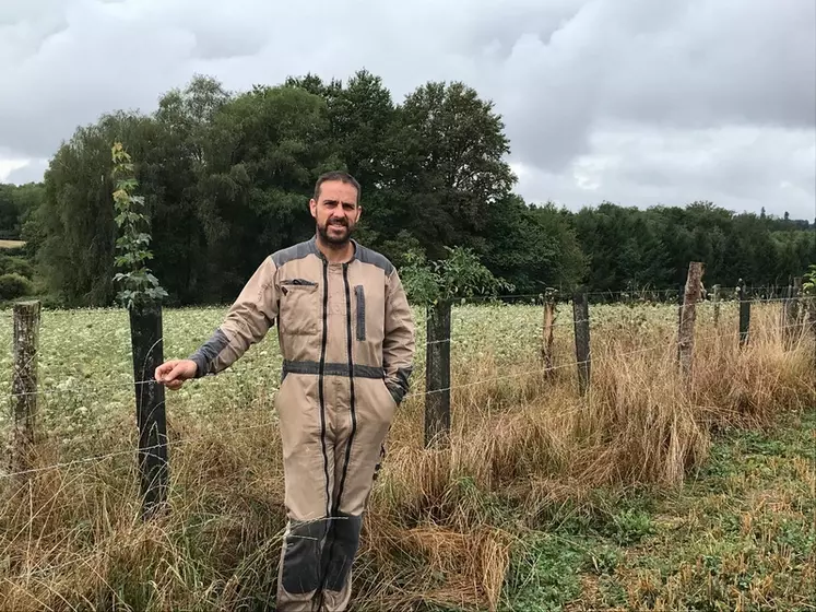« Grâce à cet échange de parcelle, nous n’avons plus avec mon voisin qu’un seul contact de fil à fil, en attendant que la haie pousse », témoigne Christophe ...