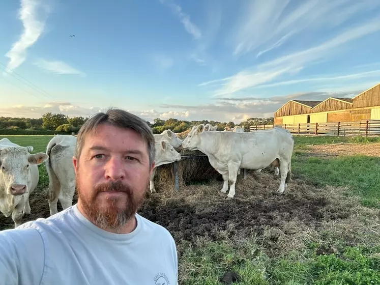 David Moisan, associé au Gaec Le Rocher Du Fresne à Sainte-Reine-de-Bretagne en Loire-Atlantique, 160 vêlages en race charolaise en système naisseur engraisseur, SAU de ...