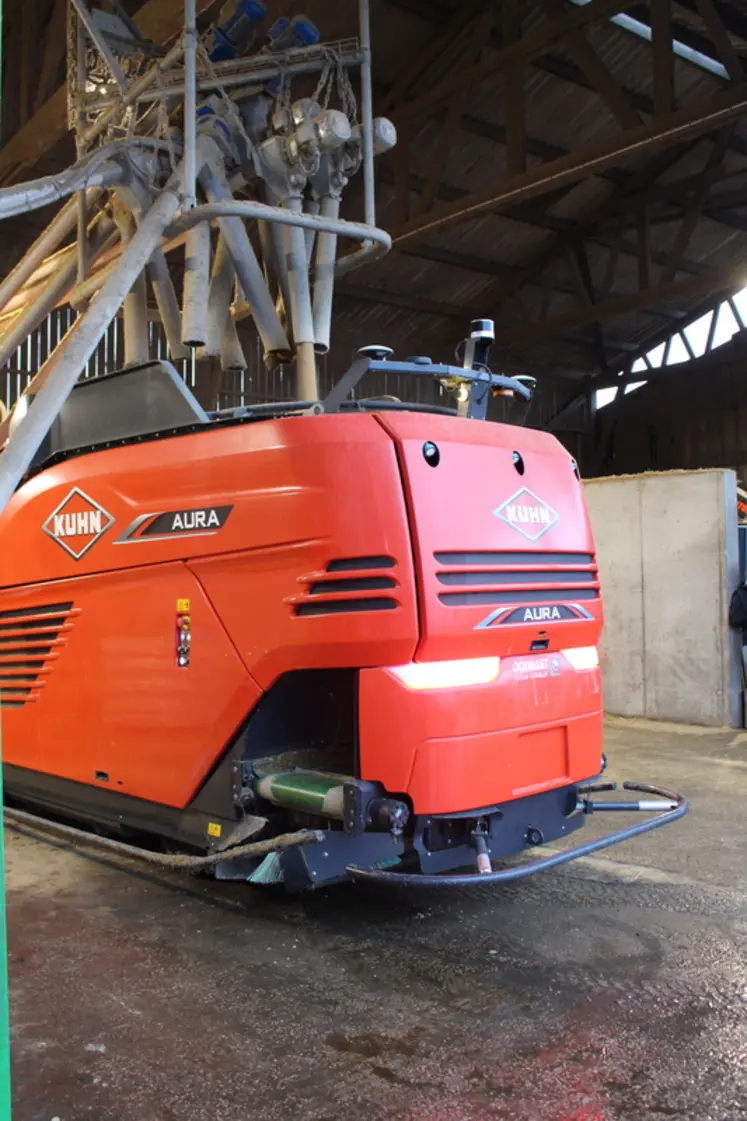 <em class="placeholder">robot d&#039;alimentation élevage bovin Aura Kuhn</em>