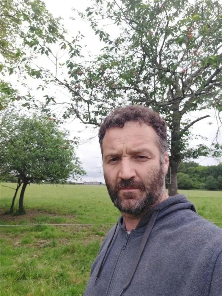 <em class="placeholder">Photo de Nicolas Betbeder, éleveur bovin dans les Landes.</em>