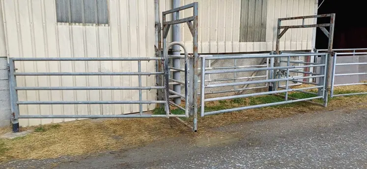 <em class="placeholder">parc de contention pliable </em>