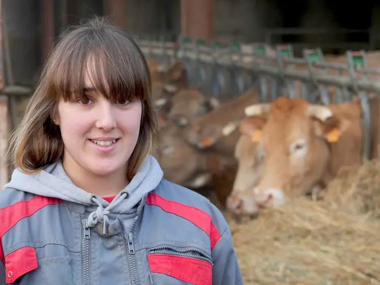 <em class="placeholder">Salariée de remplacement, Sarah Carrera ne cache pas son amour pour les vaches.</em>