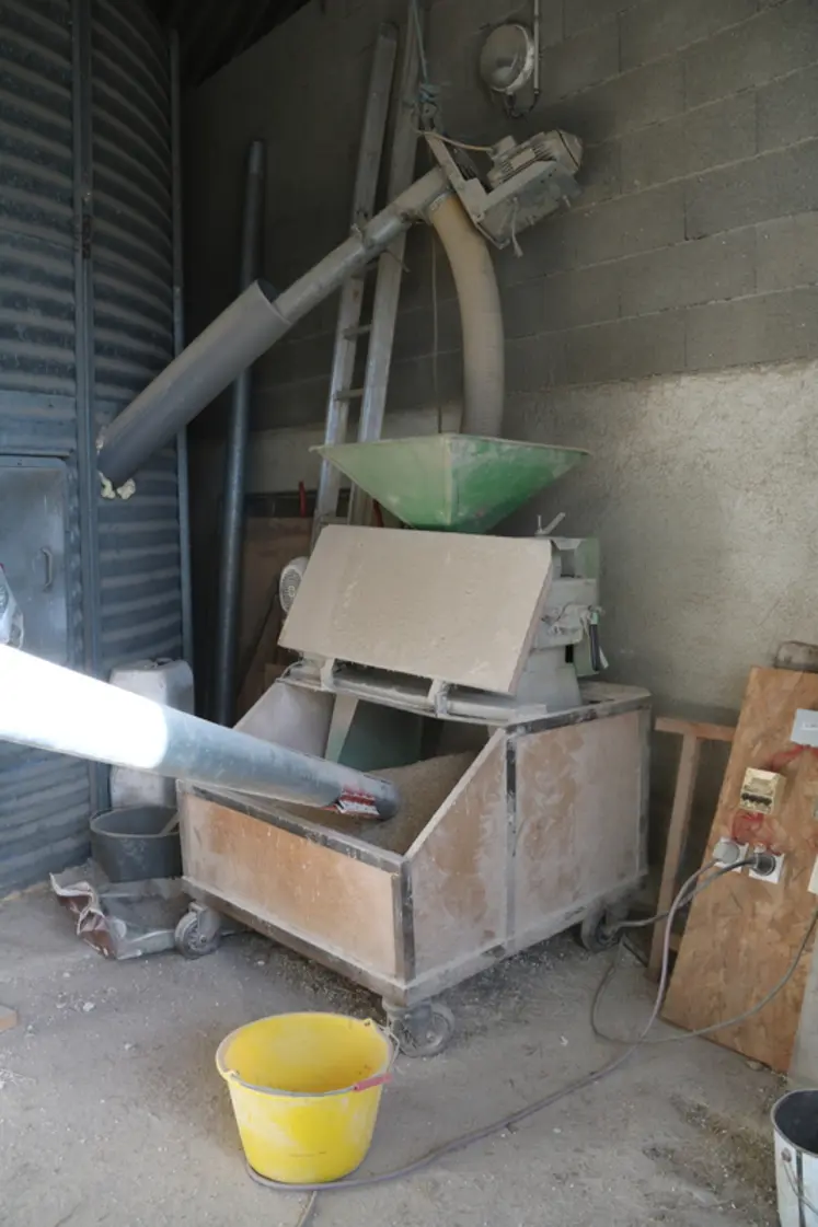 <em class="placeholder">aplatisseur céréale à la ferme élevage bovin</em>
