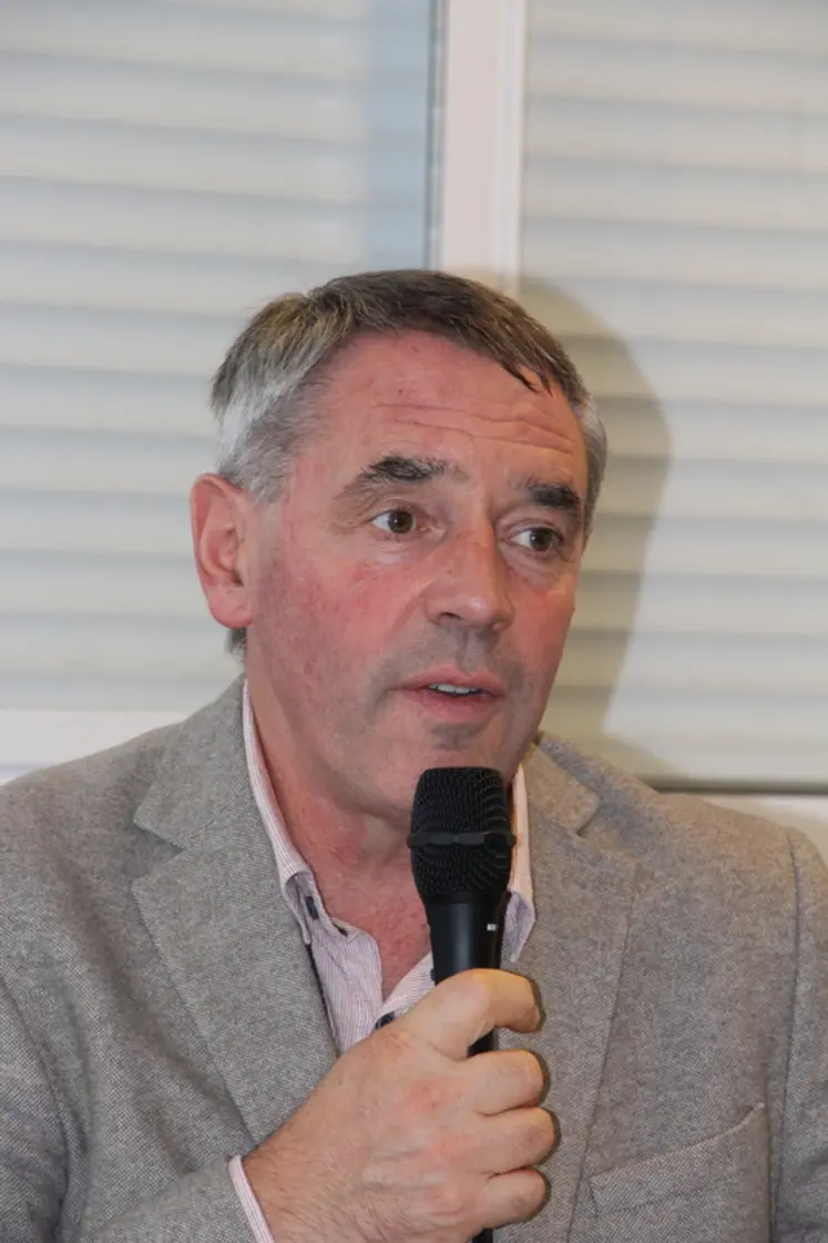 <em class="placeholder">Emmanuel Bernard a insisté sur la nécessité d’un soutien financier de la décarbonation sans baisse de cheptel, la décapitalisation ayant de nombreux impacts négatifs, ...</em>