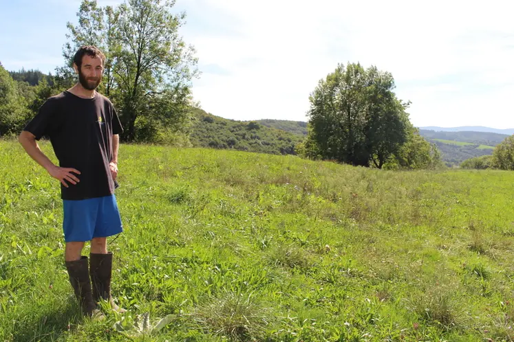 <em class="placeholder">Romain Biau éleveur dans le Tarn prairie à flore variée</em>