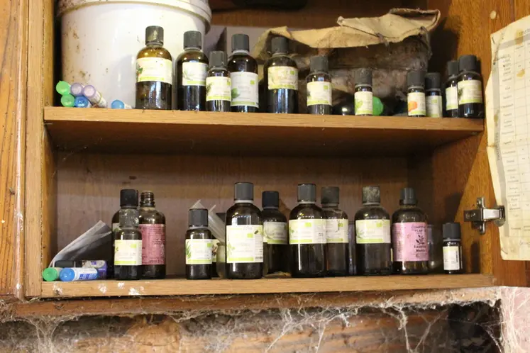 <em class="placeholder">pharmacie d'élevage huiles essentielles homéopathie aromathérapie</em>