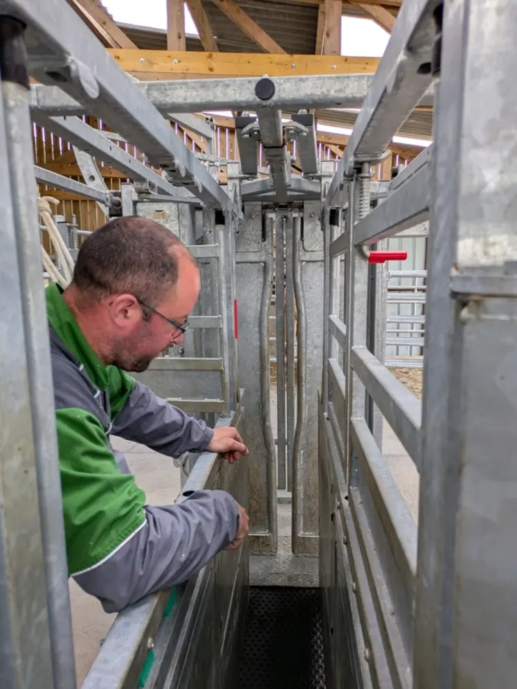 <em class="placeholder">Cage de contention à largeur réglable de 40 à 82 cm</em>