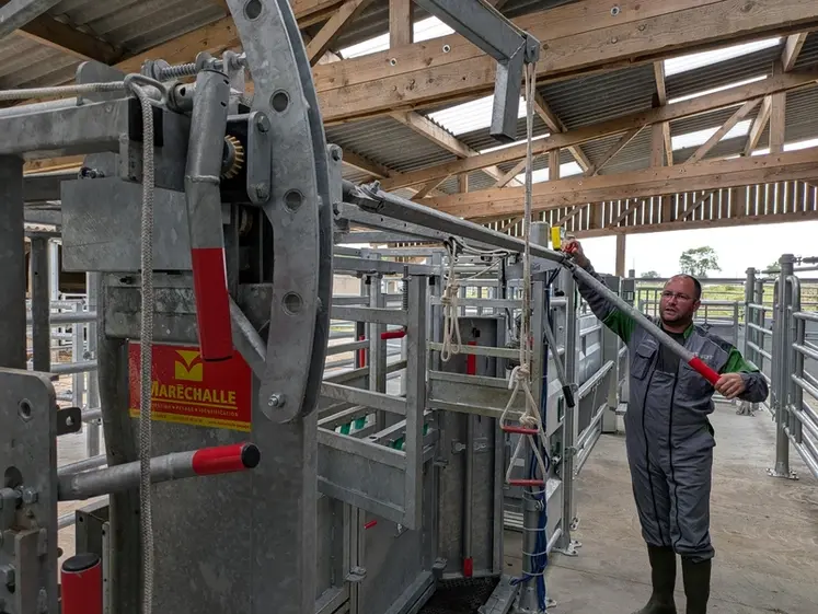 <em class="placeholder">Commande déportée de l'ouverture de porte de la cage de contention</em>