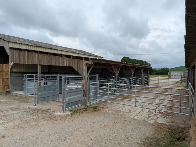 <em class="placeholder">Vue extérieure du parc de contention </em>