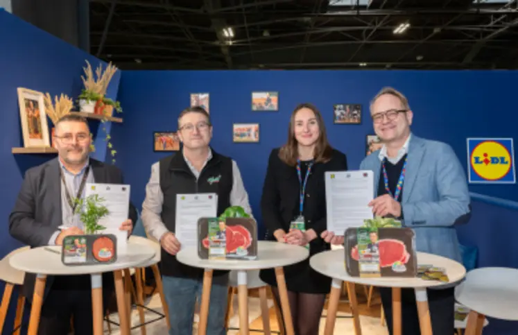 signature contrat tripartite Lidl et APAL' salon de l'agriculture 