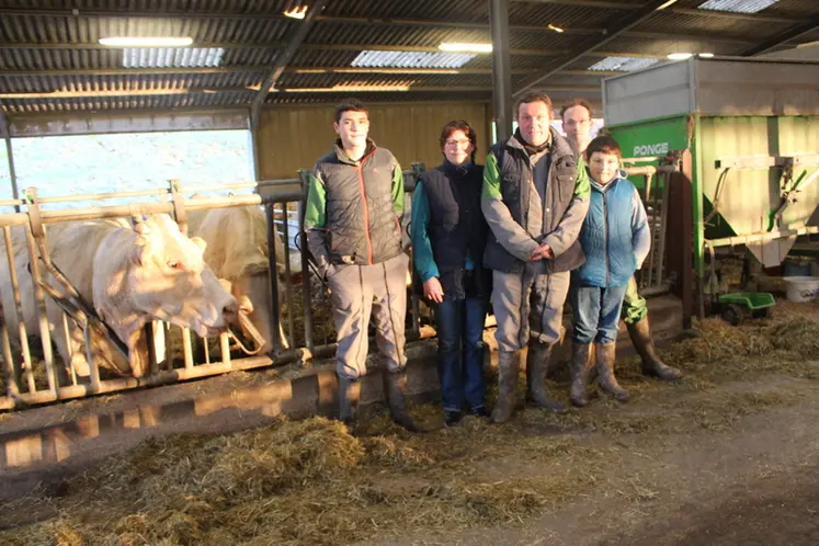 <em class="placeholder">éleveurs stabulation charolaises</em>