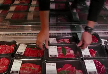 Les éleveurs de la Charentonne gèrent 25 magasins dans lesquels ils vendent la viande en libre-service. © Eleveurs de la Charentonne