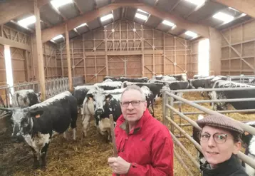 Guy-Loup et Violette Botter, 35 mères vosgiennes, veaux de lait et bœufs, 140 hectares de prairies naturelles, en agriculture biologique à Sainte-Croix-Aux-Mines dans le ...