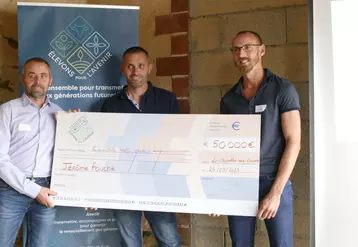 Le 25 septembre dernier, Jérôme Fouché, jeune installé en viande bovine, a reçu un chèque de 50 000 euros correspondant à un prêt d’honneur accordé par le fonds ...