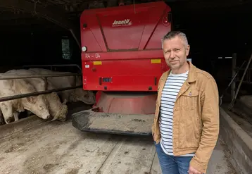 <em class="placeholder">Jean-Pierre Pinsault, éleveur à Gévezé en Ille-et-Vilaine. «Le robot d&#039;alimentation est beaucoup plus précis et efficace qu&#039;une distribution au bol.»</em>