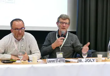 <em class="placeholder">« Avec les contrats sanitaires de filières, on a l’impression que l’Etat veut refiler le sujet aux interprofessions », décrit Michel Joly, ici aux côtés de Laurent ...</em>