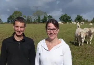 <em class="placeholder">Benjamin Cabirou, naisseur-engraisseur de charolaises à La Ferme du Clocher avec son épouse</em>