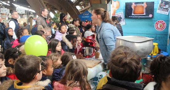 Parmi la trentaine d'ateliers proposés, un permettait aux enfants de découvrir la fabrication du beurre.