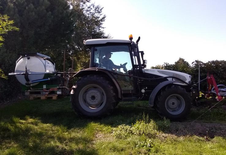 Le semis des couverts le 24 septembre 2021, à Cozes.