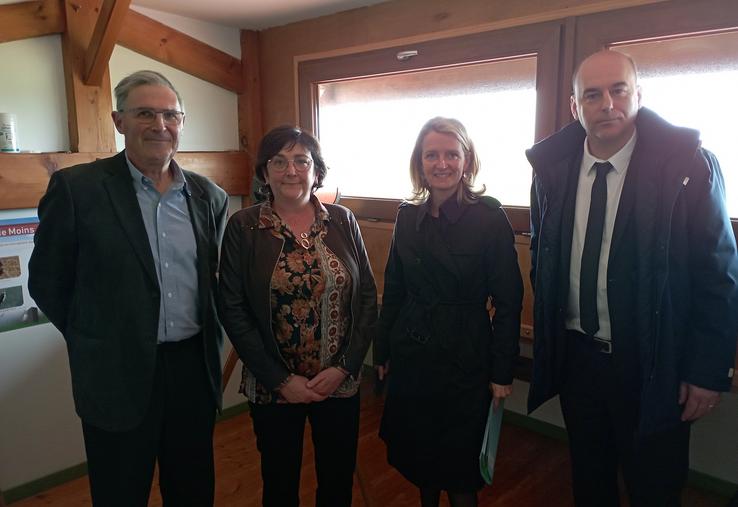 Jean-Bernard de Larquier (vice-président de la FDC17), Patricia François (maire de Breuil-Magné et conseillère départementale), Sylvie Marsilly et Lionel Pacaud (maire de Soubise) ont participé au lancement de la saison 2022 des Échappées nature.