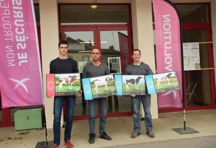 Les récompensés lors de l’assemblée générale, éleveurs en Deux-Sèvres.