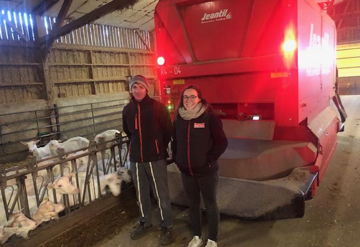 Le robot permet de créer une ration différente pour chaque lot.