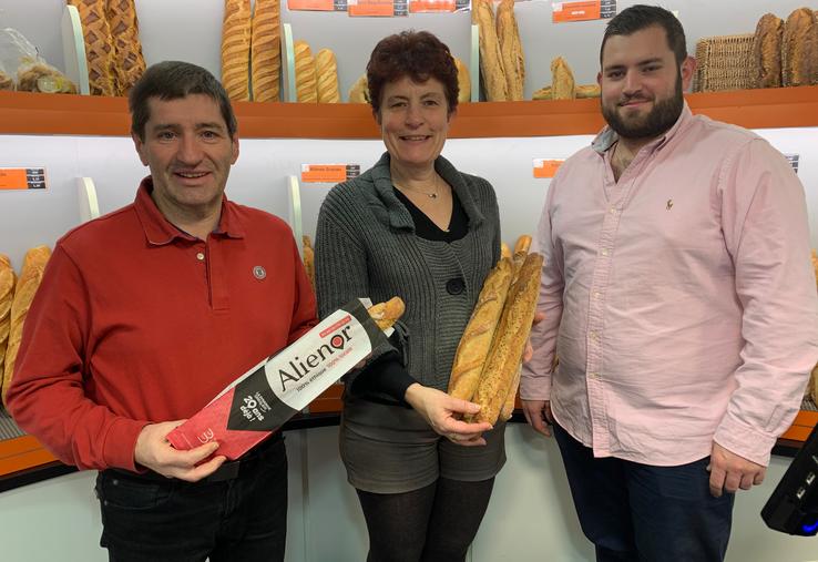 Benoît, Florence et Julien Guignard n'ont que des louanges à formuler sur la baguette Aliénor.