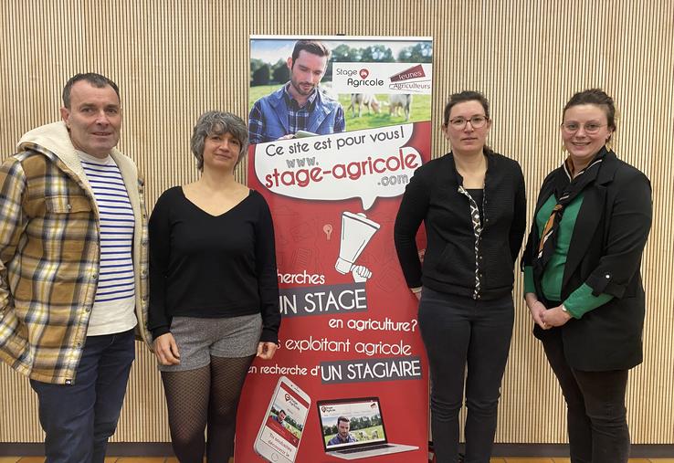 À la table ronde : Eric Ferré (CIA 17-79), Charlotte Joseph (PAI), Lucie Vivier (JA N-A), Manon Pisani (JA national).