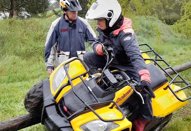 Lors de cette journée de formation, un test d'équilibre a permis de prendre conscience des limites du quad.
