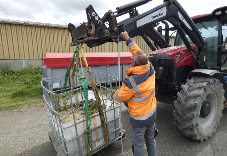 Les mesures effectuées par Nicolas Guerbois permettent de repérer d'éventuels problèmes de fuite sur les matériels de levage.