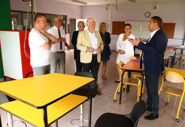 Lundi, des élus du Département, conduits par Alain Pichon, sont allés dans les collèges de Saint-Gervais-Les-Trois-Clochers, L'Isle-Jourdain, et Saint-Savin (photo).