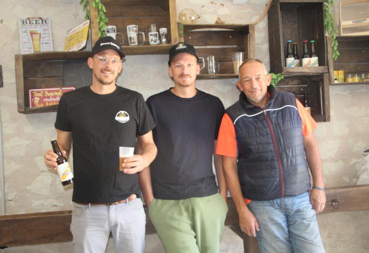 Alexandre, Guillaume et Pascal Massonnet ont ouvert la brasserie il y a un an.