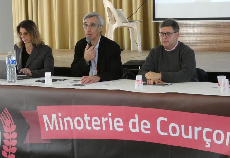 La collecte de cette année est la plus mauvaise qu'ait pu faire la coopérative, a prévenu Luc Servant (à gauche, aux côtés du directeur Christophe de Hercé).